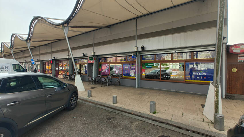 60447567b - Attribut alt par défaut.