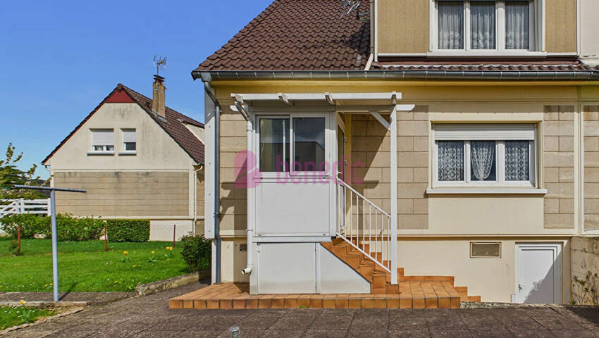 60458784a - Attribut alt par défaut.