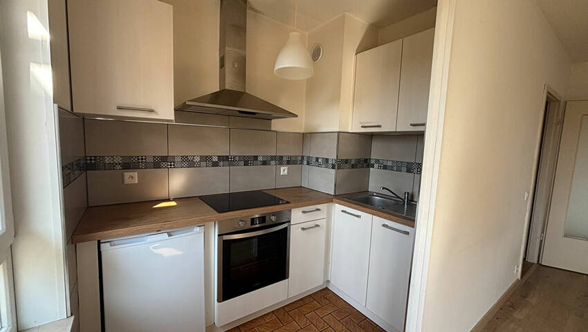 60452995b - Attribut alt par défaut.