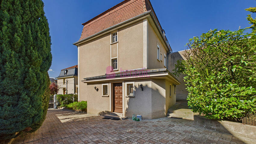 60153035b - Attribut alt par défaut.