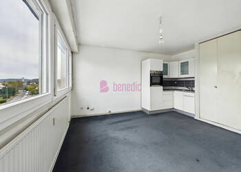 5151749b - Attribut alt par défaut.