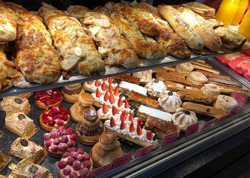 Publique 53240456 nr 2 - Attribut alt par défaut.