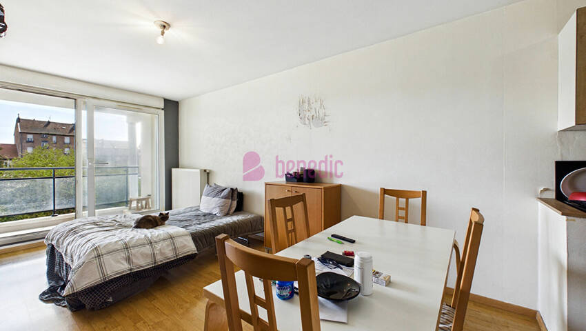 59477634b - Attribut alt par défaut.