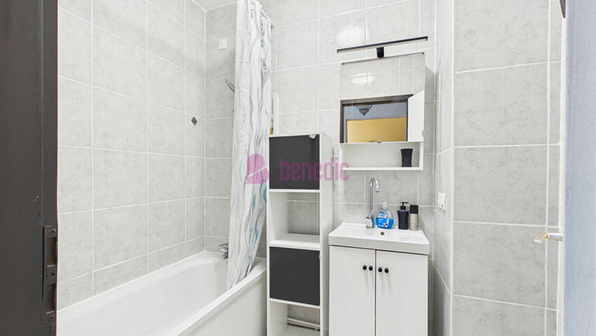 60498474e - Attribut alt par défaut.