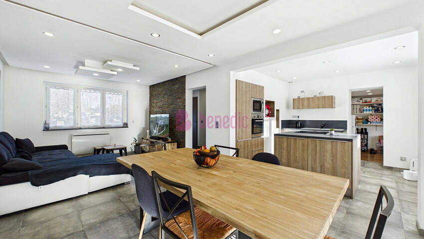 55885539a - Attribut alt par défaut.