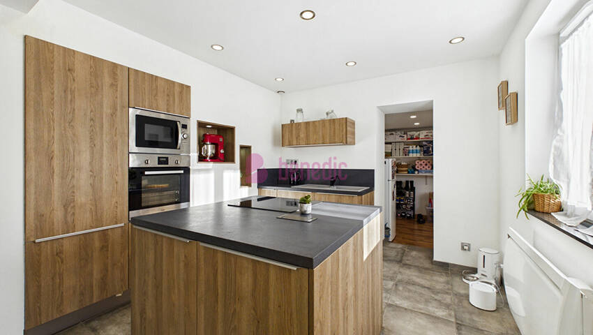 55885539b - Attribut alt par défaut.