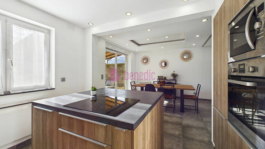 55885539d - Attribut alt par défaut.