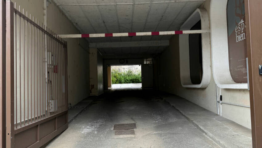 60647384b - Attribut alt par défaut.