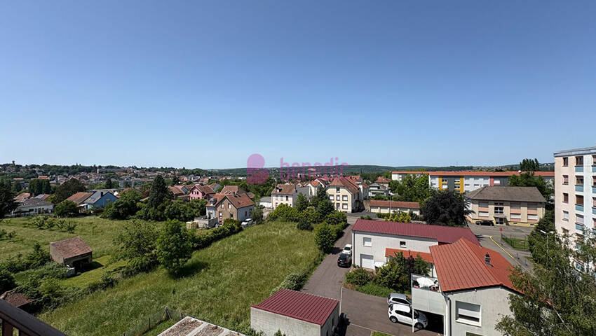 60733657b - Attribut alt par défaut.