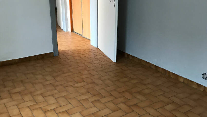 60785678c - Attribut alt par défaut.
