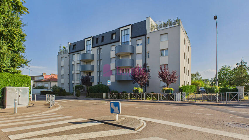 60774370a - Attribut alt par défaut.
