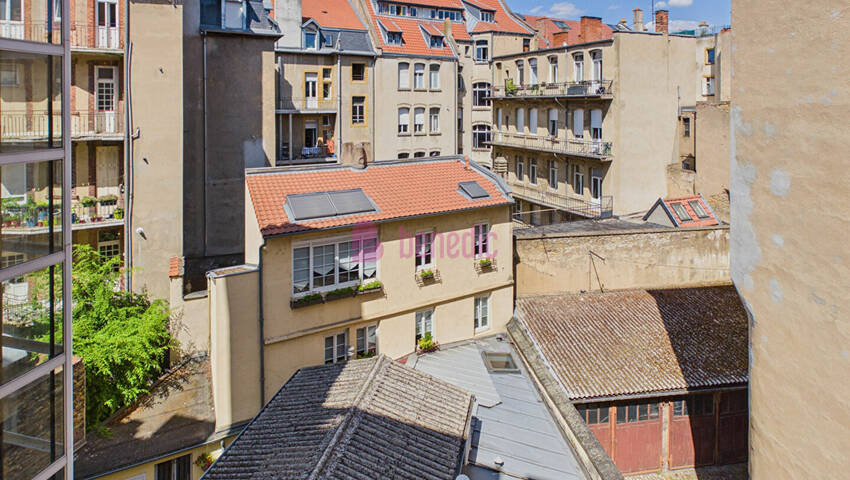61149625b - Attribut alt par défaut.