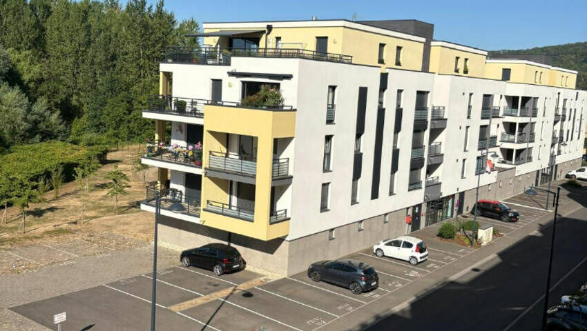 61338784b - Attribut alt par défaut.