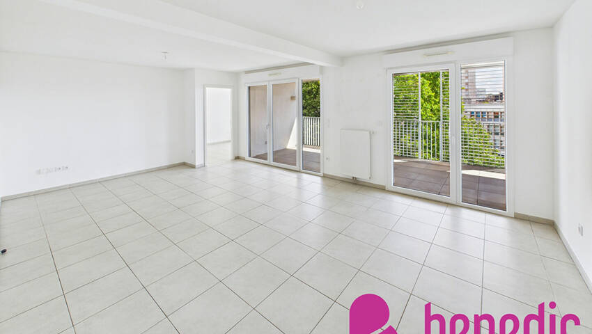 31052846a - Attribut alt par défaut.