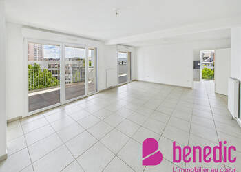 31052846b - Attribut alt par défaut.