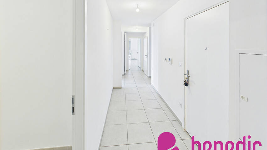 31052846d - Attribut alt par défaut.