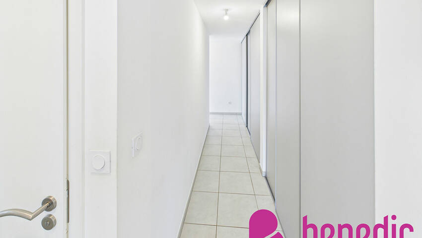 31052846f - Attribut alt par défaut.