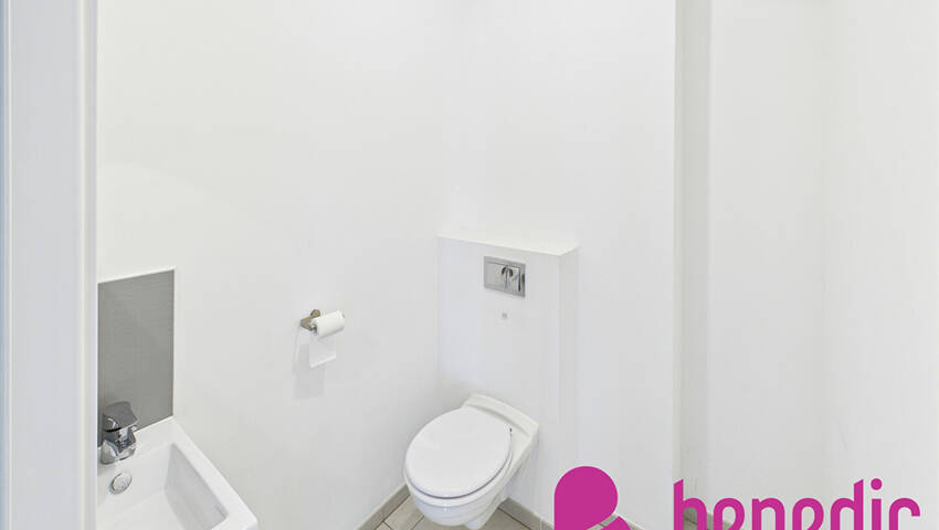 31052846m - Attribut alt par défaut.