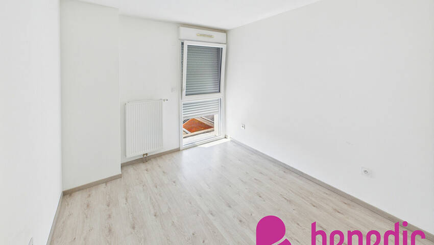 31052846n - Attribut alt par défaut.