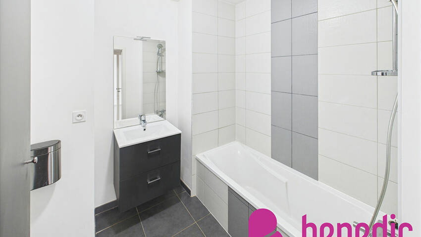 31052846q - Attribut alt par défaut.