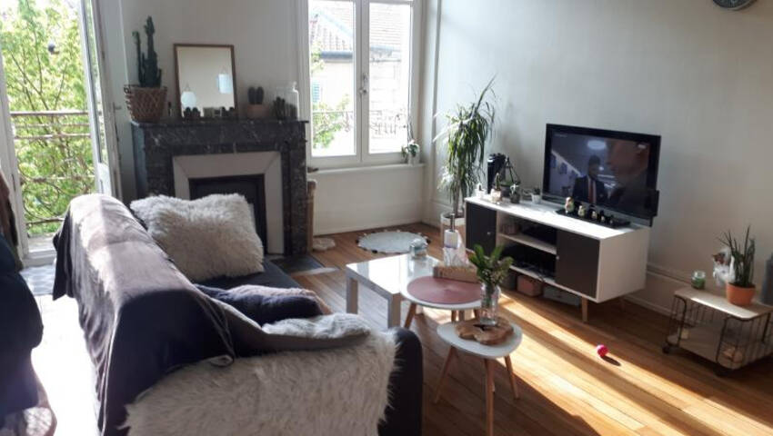 27281301b - Attribut alt par défaut.