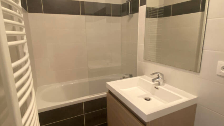 27281301d - Attribut alt par défaut.