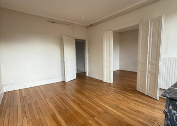 27281301b - Attribut alt par défaut.