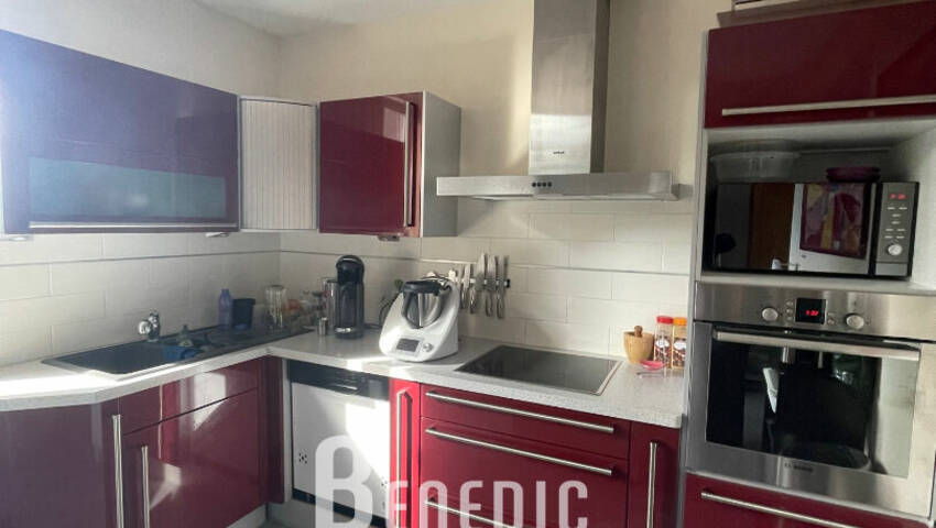 37932918b - Attribut alt par défaut.