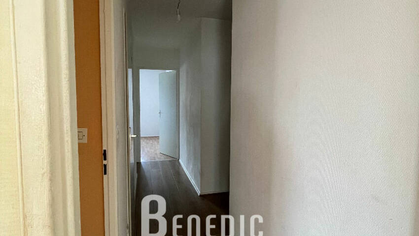 4253695d - Attribut alt par défaut.