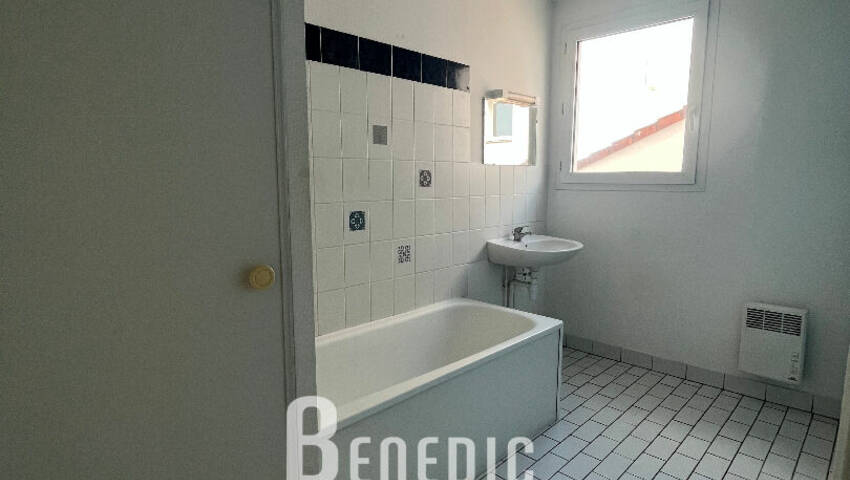 4253695g - Attribut alt par défaut.