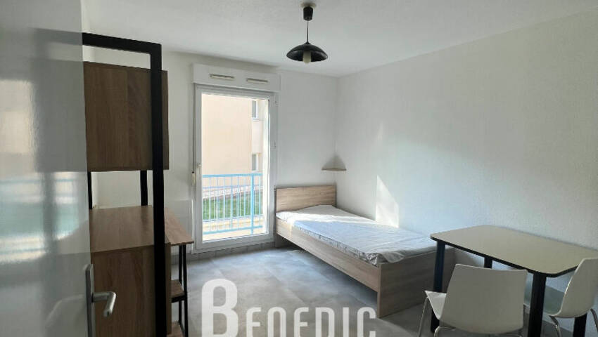 34593669a - Attribut alt par défaut.