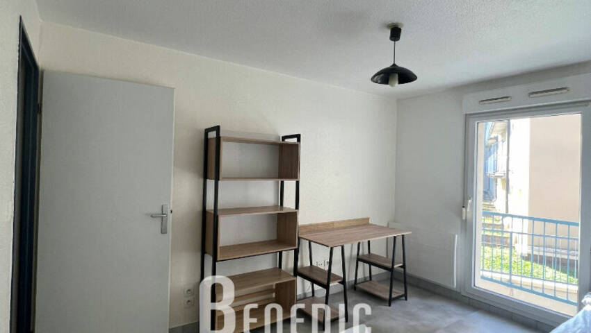 34593669b - Attribut alt par défaut.