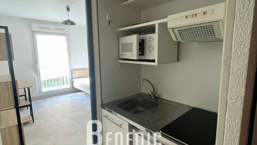 34593669c - Attribut alt par défaut.