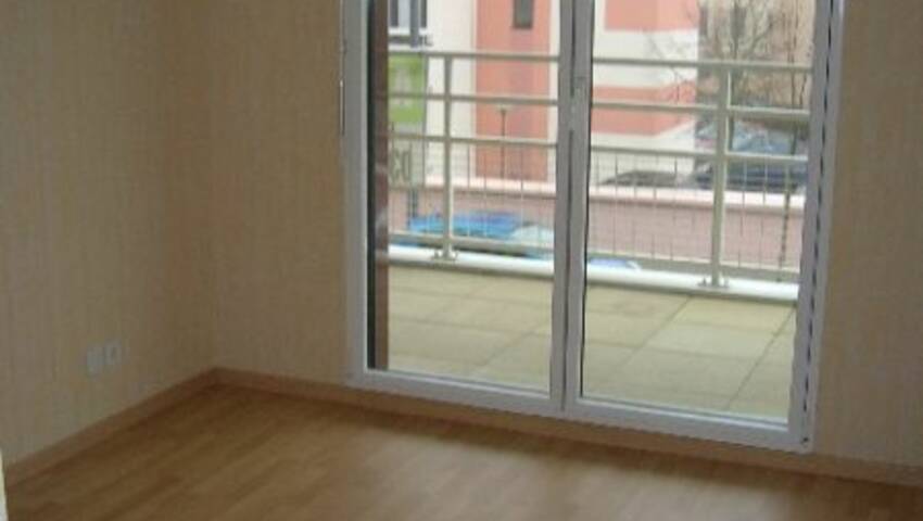 4247279b - Attribut alt par défaut.