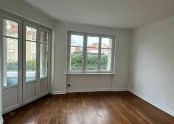 4255796b - Attribut alt par défaut.