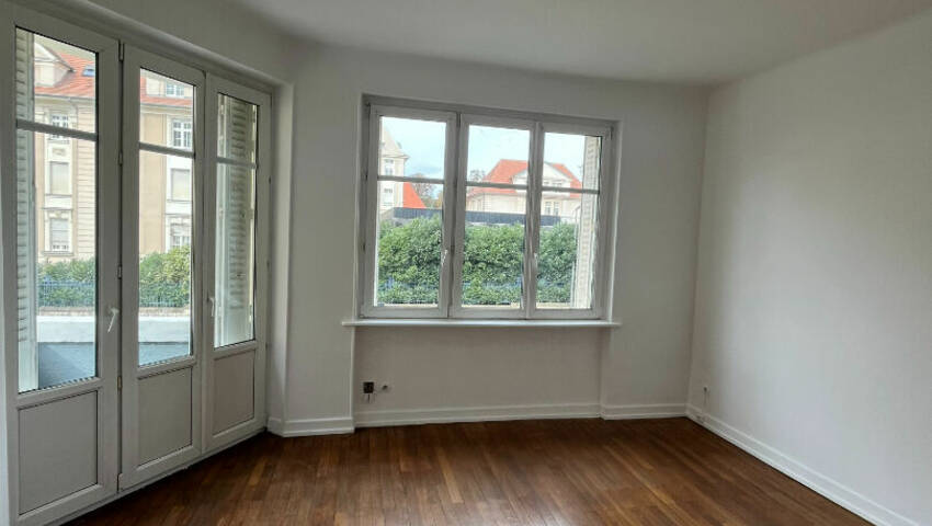 4255796b - Attribut alt par défaut.