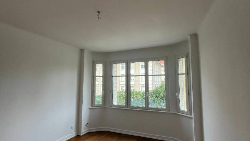 4255796d - Attribut alt par défaut.