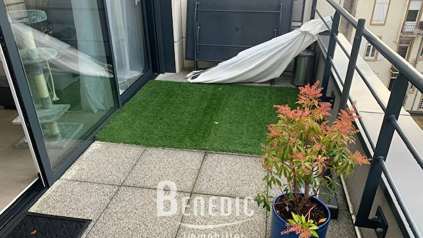 16042693i - Attribut alt par défaut.