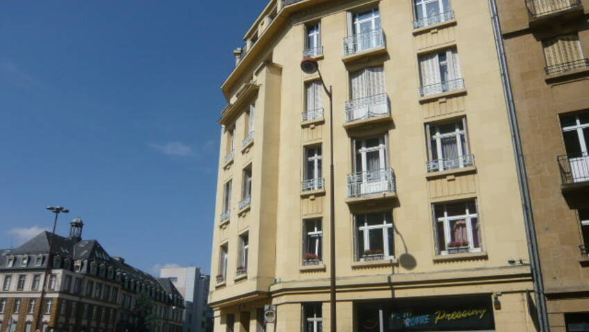 4246282b - Attribut alt par défaut.