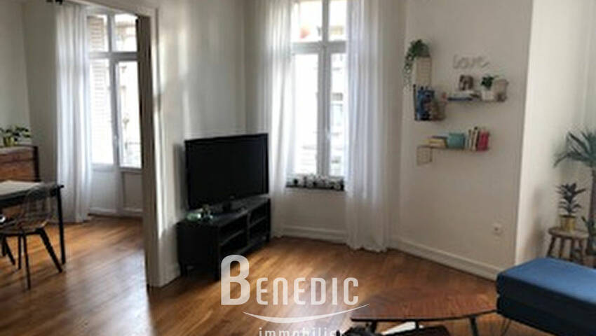 4246282d - Attribut alt par défaut.