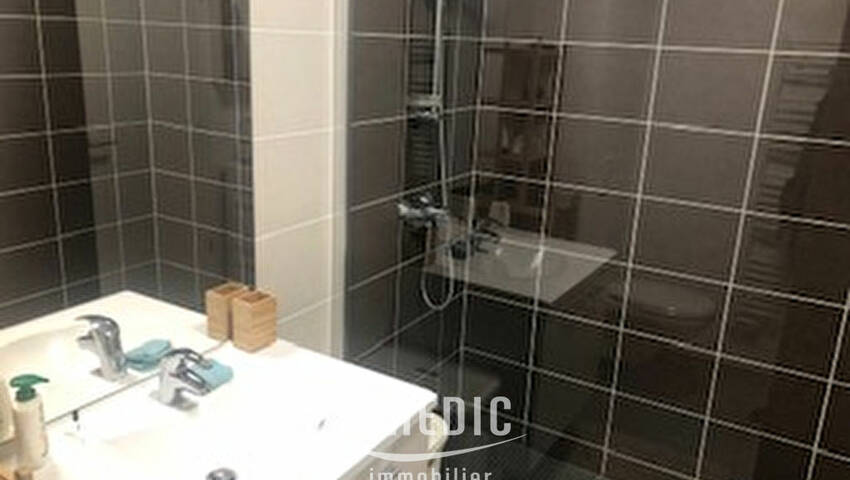 10808081f - Attribut alt par défaut.