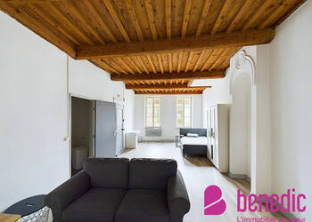 4254188b - Attribut alt par défaut.