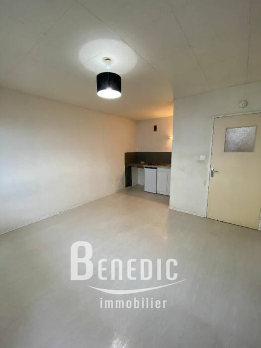 4253748b - Attribut alt par défaut.