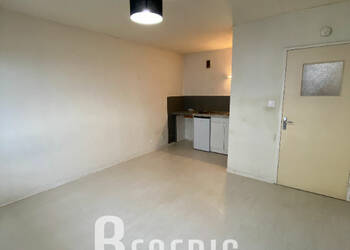 4253748b - Attribut alt par défaut.