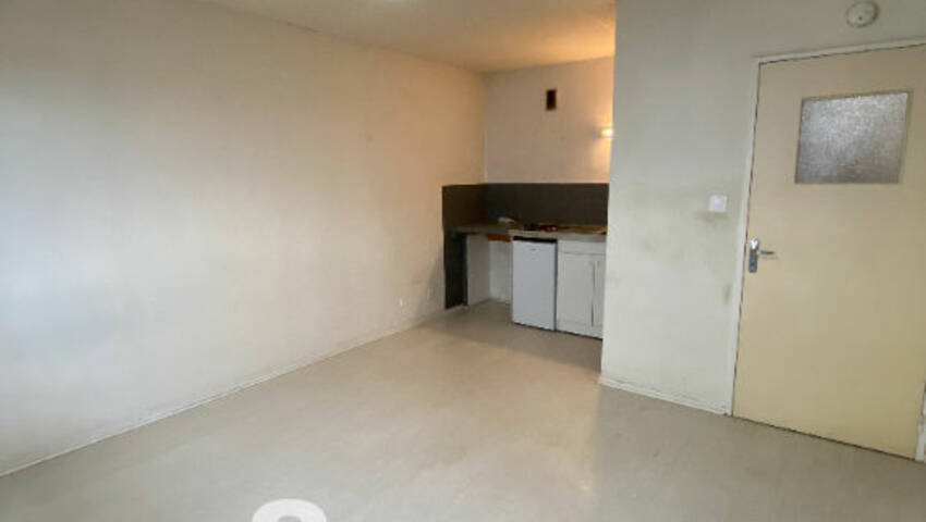 4253748b - Attribut alt par défaut.