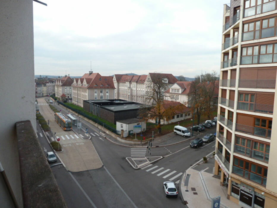 4253748f - Attribut alt par défaut.