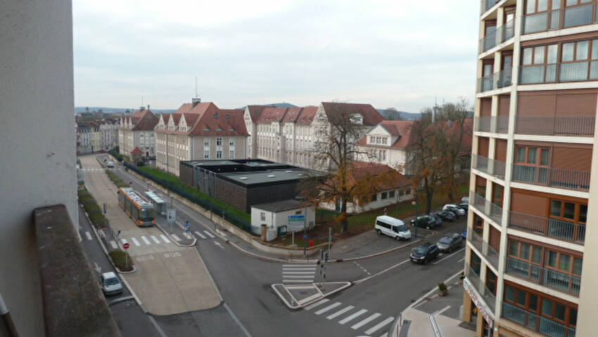 4253748f - Attribut alt par défaut.