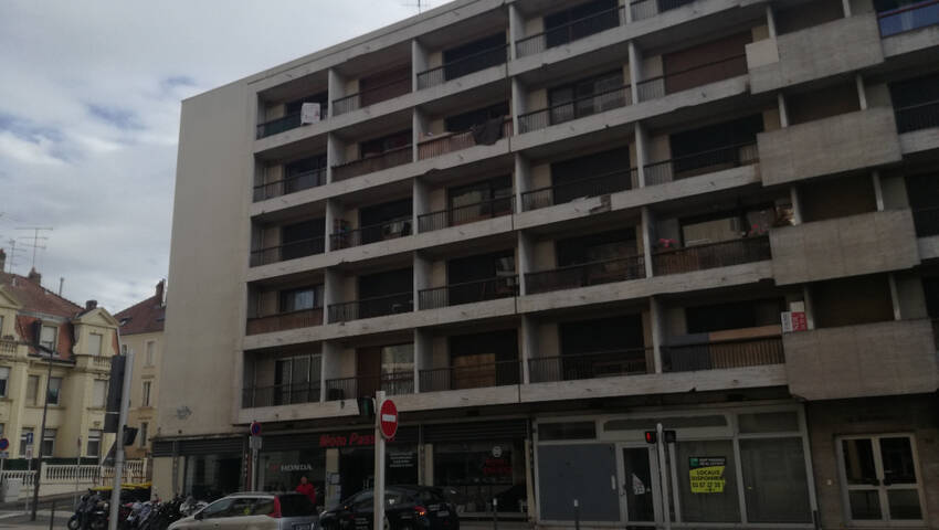 4253748h - Attribut alt par défaut.