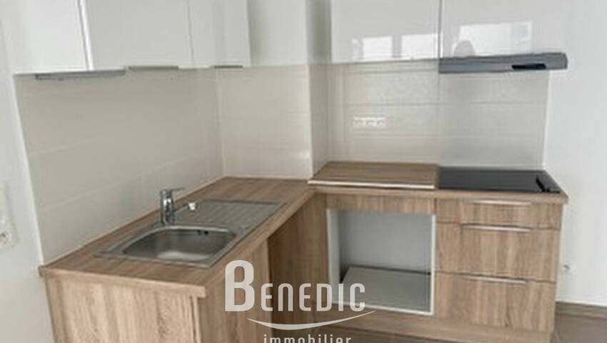 42246508b - Attribut alt par défaut.