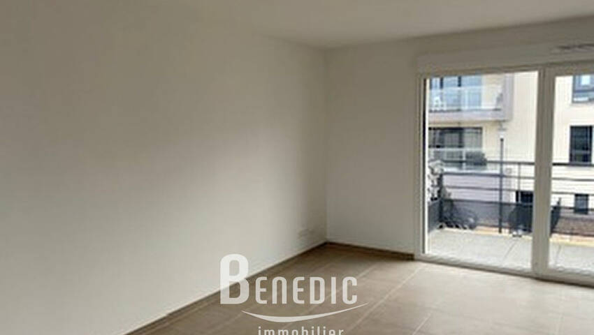 42246508c - Attribut alt par défaut.